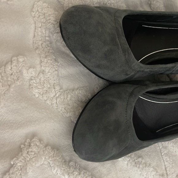 Vionic grey wedge - Picture 3 of 6